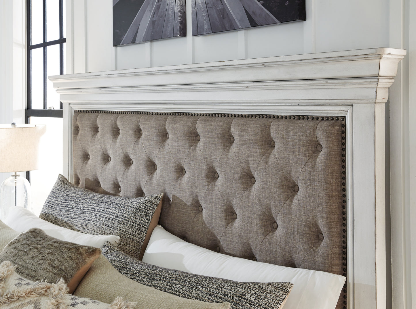 Kanwyn Panel Bed